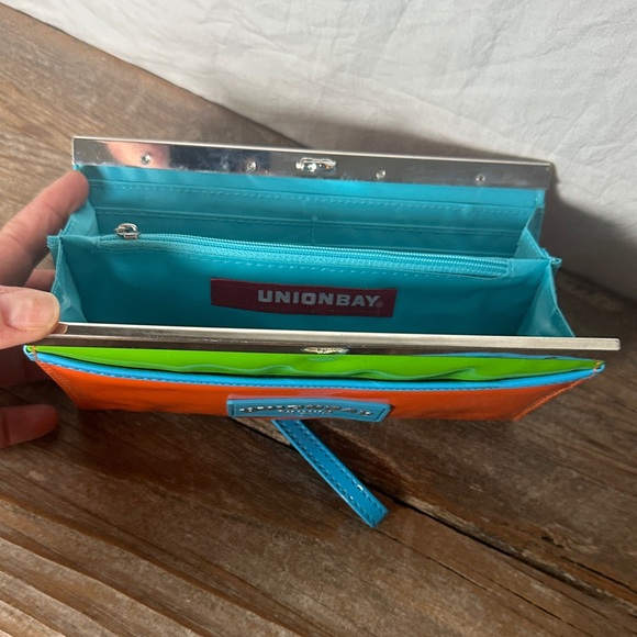 UNIONBAY Orange and Green Clutch with Blue Strap - Picture 2 of 5